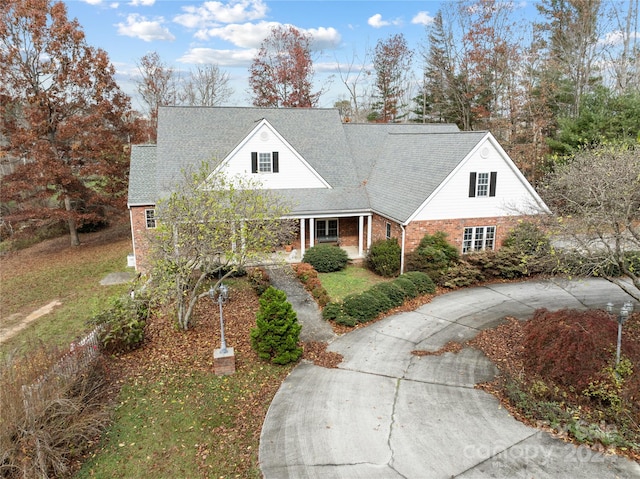 view of front facade with a front lawn