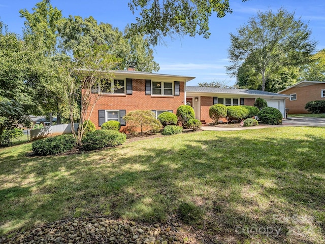 tri-level home featuring a front lawn