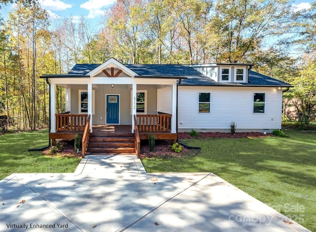 view of front of property featuring crawl space, covered porch, a shingled roof, and a front yard