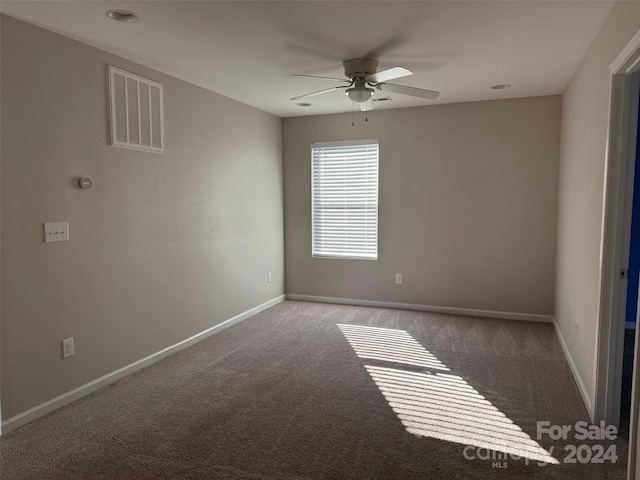 carpeted empty room featuring ceiling fan