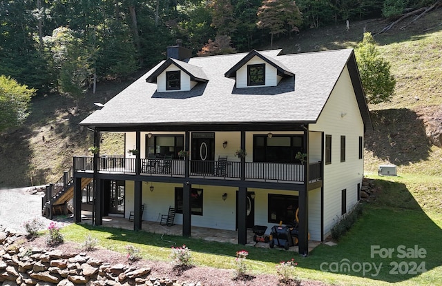 view of front of property featuring a front lawn and a patio area