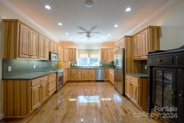 kitchen with crown molding, appliances with stainless steel finishes, light hardwood / wood-style flooring, and ceiling fan