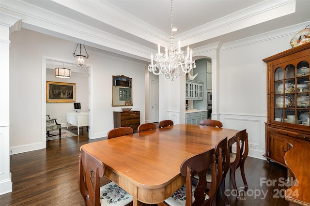 dining area with crown molding, dark wood-type flooring, and a notable chandelier