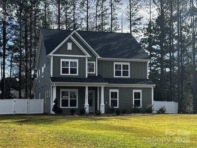 craftsman-style home featuring a front yard