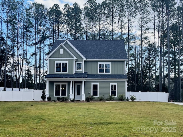 view of front of house featuring a front yard