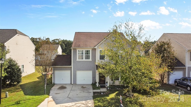 view of front of property featuring a front lawn