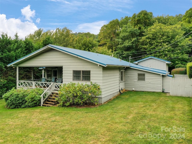 back of house featuring a yard