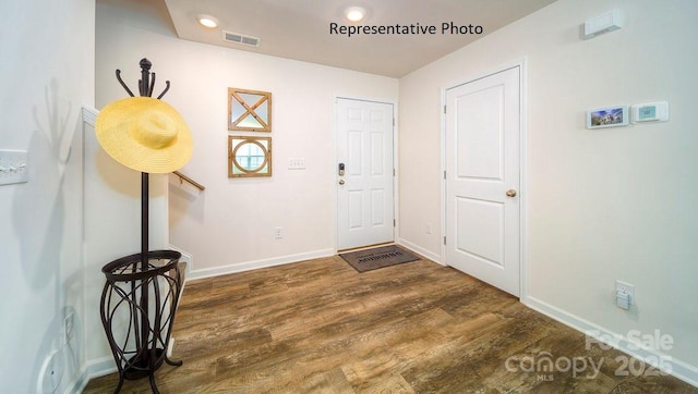 foyer entrance featuring recessed lighting, visible vents, baseboards, and wood finished floors