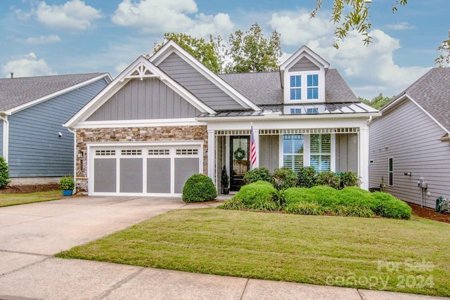 view of front facade with a front lawn and covered porch