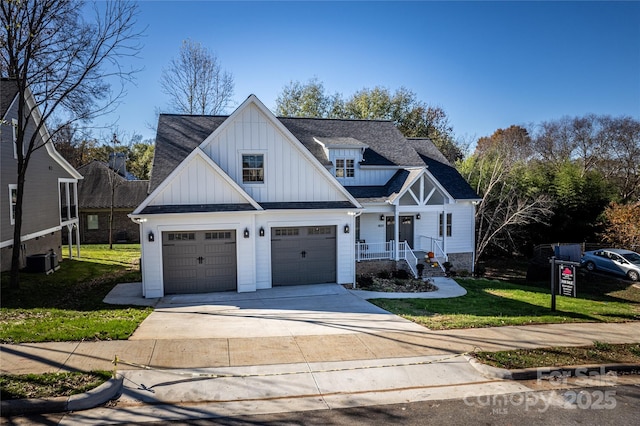 view of front of house featuring central air condition unit, a garage, and a front lawn