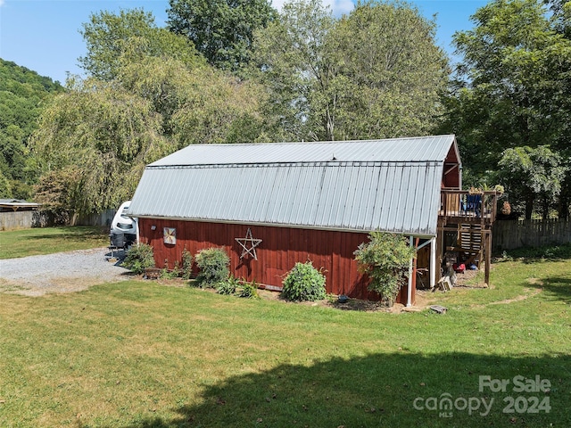 exterior space featuring a lawn