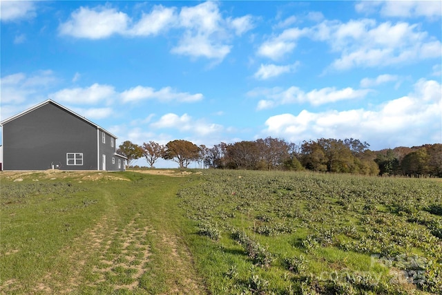 view of yard featuring a rural view