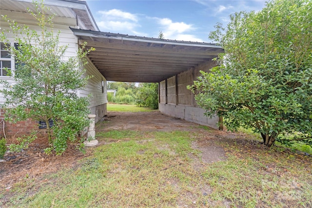 view of yard featuring a carport