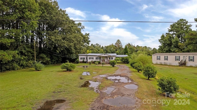 view of front of house with a front lawn