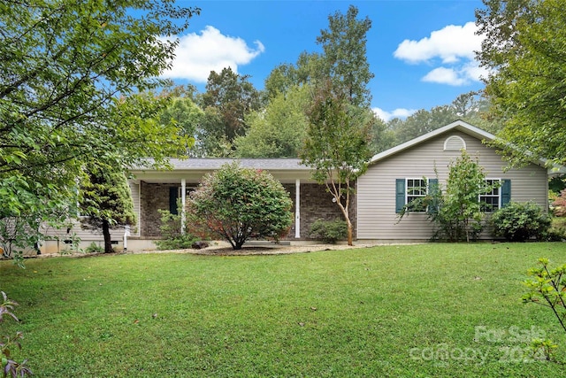 ranch-style house with a front yard