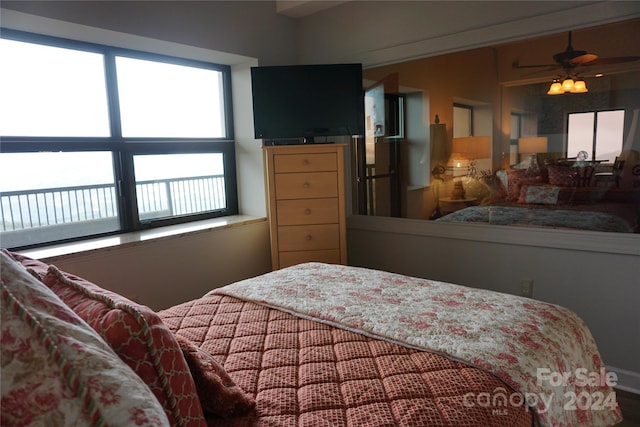 bedroom featuring ceiling fan