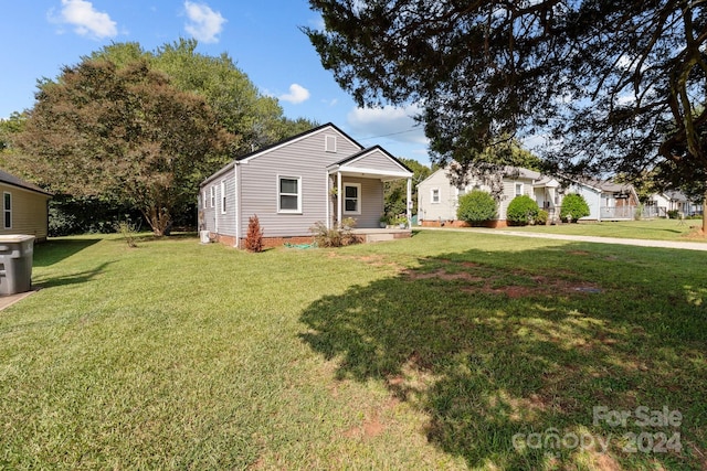 view of front of home featuring a front yard