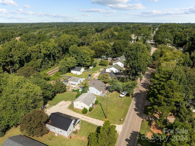 bird's eye view featuring a wooded view