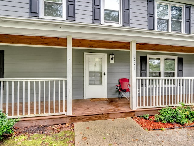 property entrance with covered porch