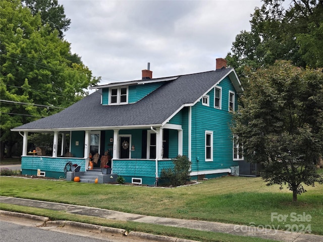 view of front of house with a front lawn and covered porch