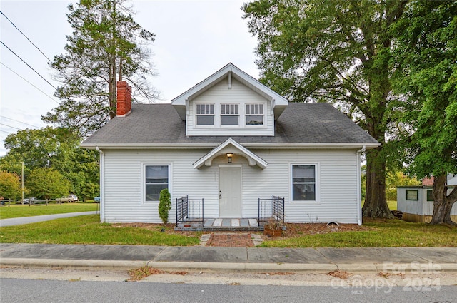 view of front of house with a front lawn and covered porch