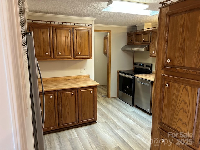 kitchen featuring stainless steel appliances, light countertops, ornamental molding, a textured ceiling, and under cabinet range hood