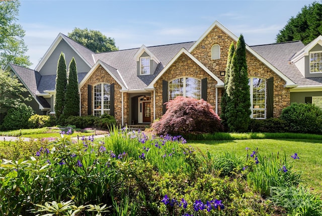 view of front facade with a front lawn