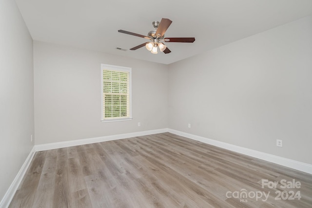 empty room featuring light wood-type flooring and ceiling fan