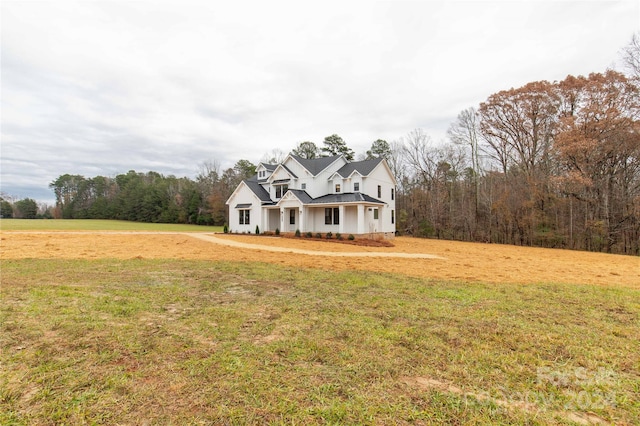 view of front of house featuring a front lawn