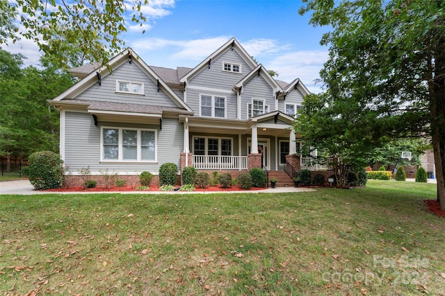 craftsman house with a front lawn and covered porch