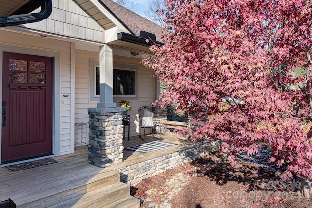 entrance to property featuring a porch