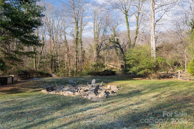 view of yard with a fire pit