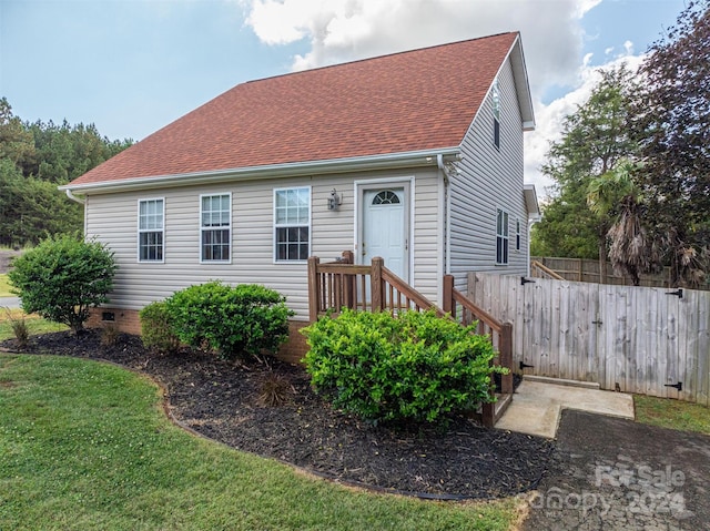 view of front of home with a front yard