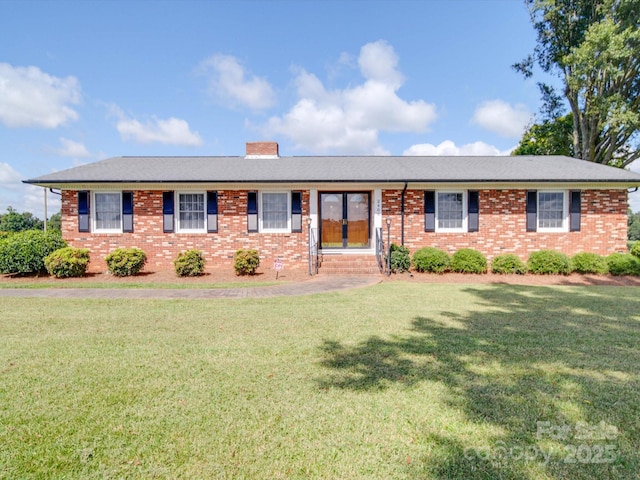 single story home with a front lawn