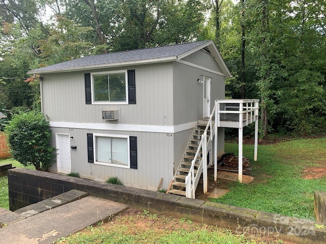 view of front facade featuring a deck