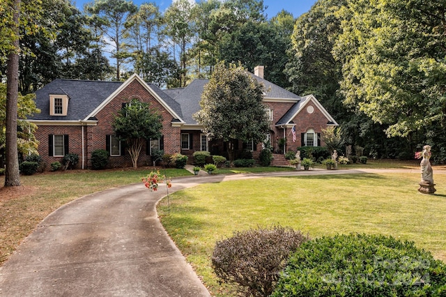 view of front of home with a front lawn