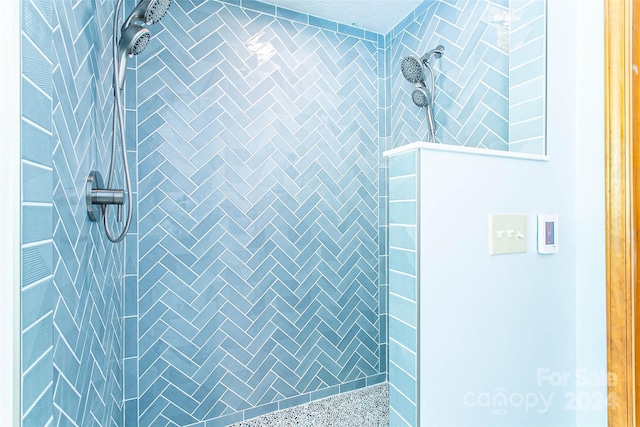 bathroom featuring tiled shower