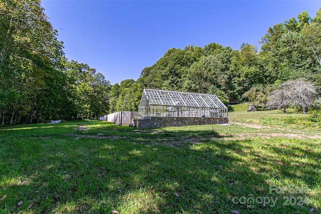 view of yard featuring an outdoor structure and a rural view