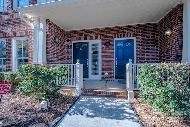 entrance to property featuring a porch