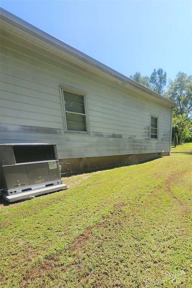 view of side of property with a lawn