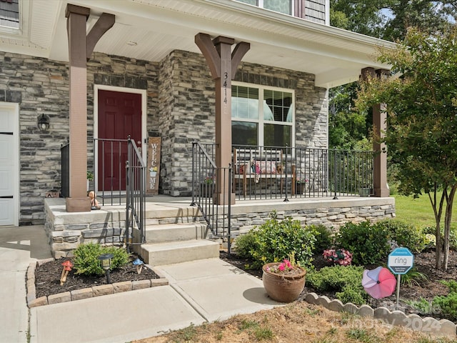 entrance to property featuring covered porch