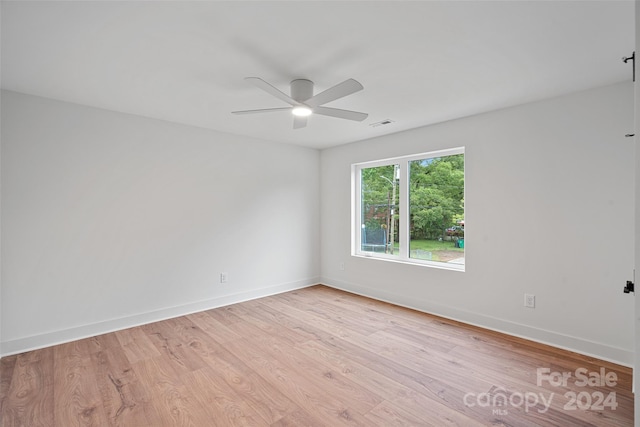 unfurnished room featuring ceiling fan and light hardwood / wood-style flooring