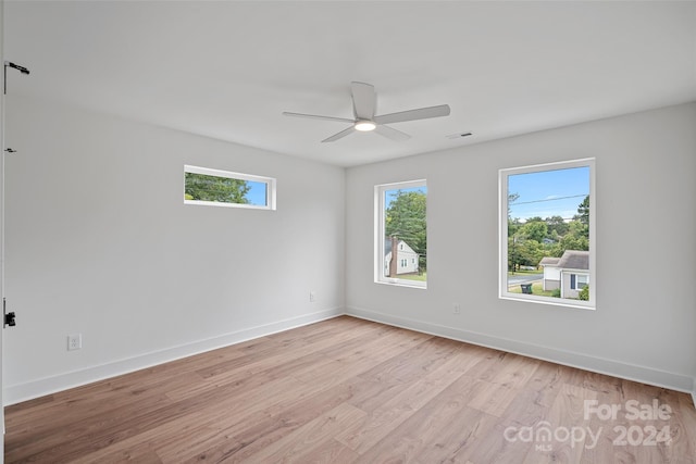 empty room featuring light wood-type flooring and ceiling fan