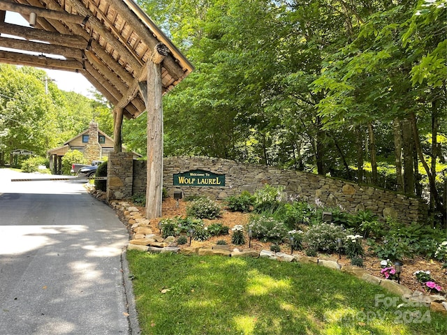 view of community / neighborhood sign