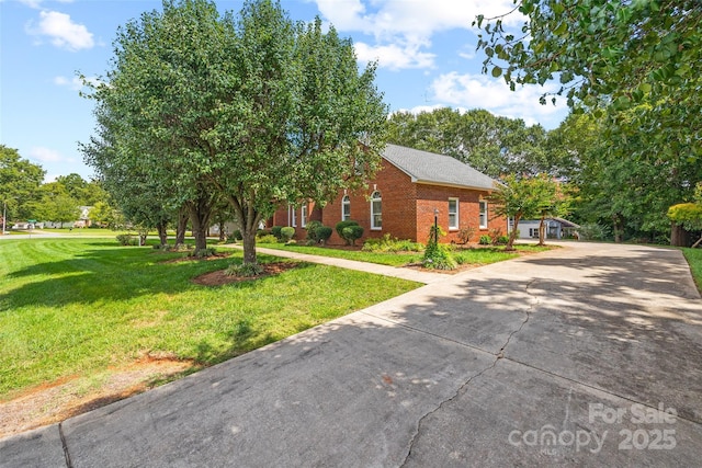 view of side of property featuring a yard