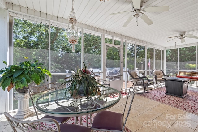 sunroom featuring ceiling fan