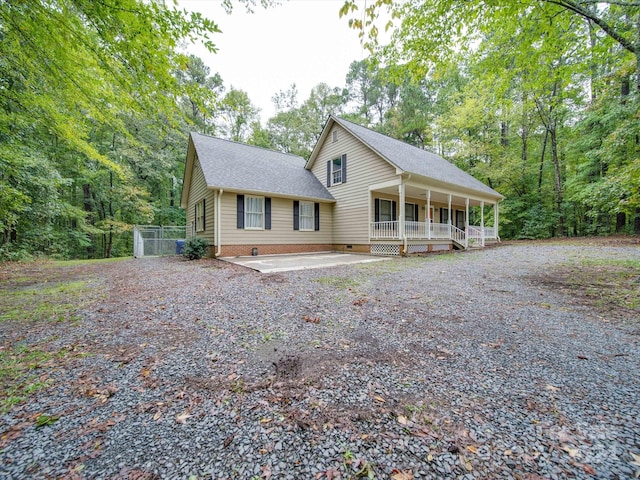 view of front of property featuring a porch