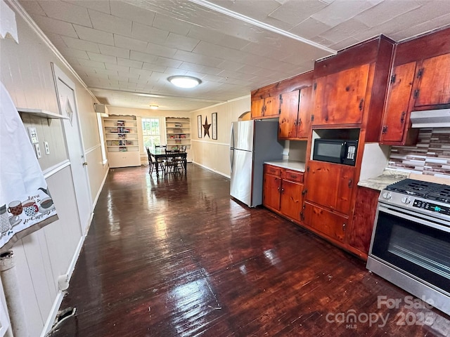 kitchen featuring crown molding, appliances with stainless steel finishes, dark wood-type flooring, and backsplash