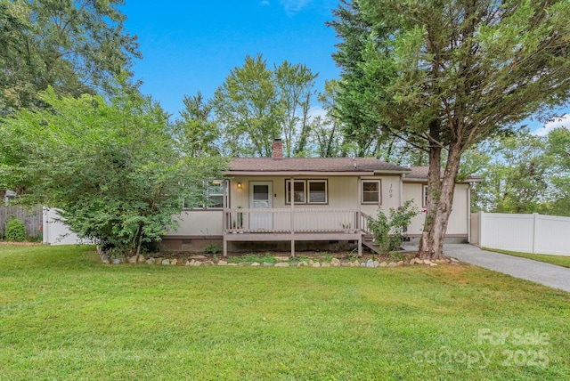 single story home featuring covered porch and a front lawn