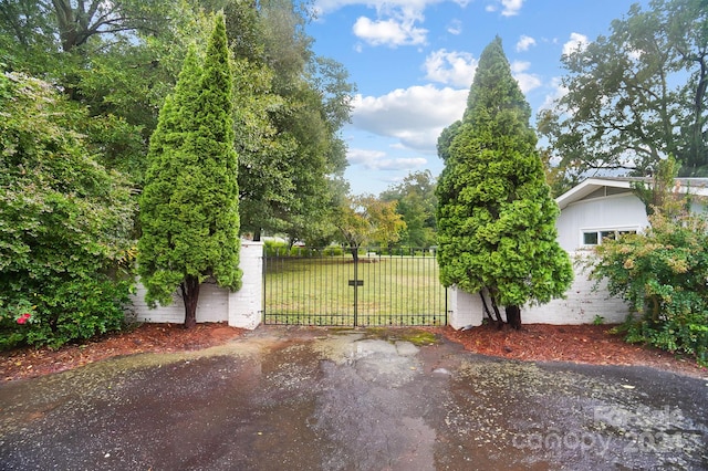 view of gate featuring a lawn